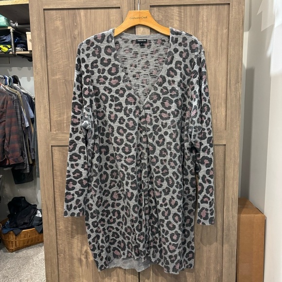 Torrid 4X Slub Boyfriend Cardigan Grey Pink Leopard Button-Front Sweater - Picture 2 of 11